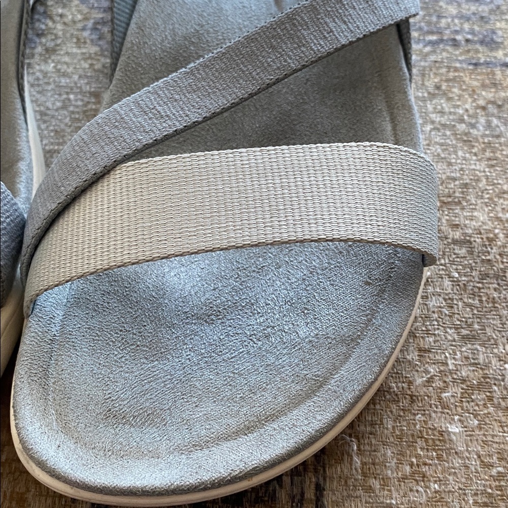 Merrell Women's Sandals in Gray size 7 Velcro closers - Picture 3 of 9